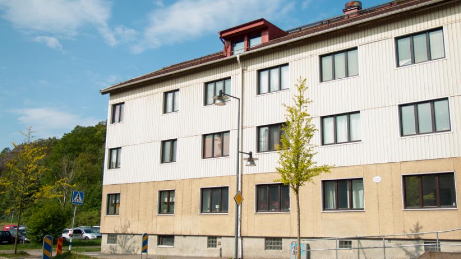 BRF Svetsen, sedd från andra sidan gatan.
